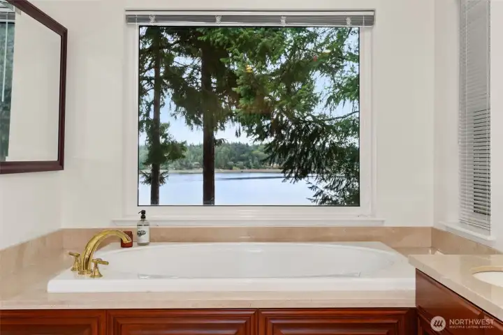 Enjoy a soak w/ tranquil PNW views