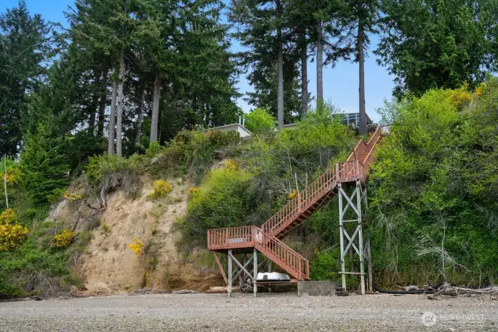 Easy Stairs to the beach!