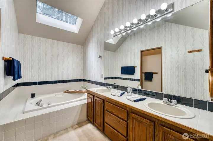 ensuite full bath