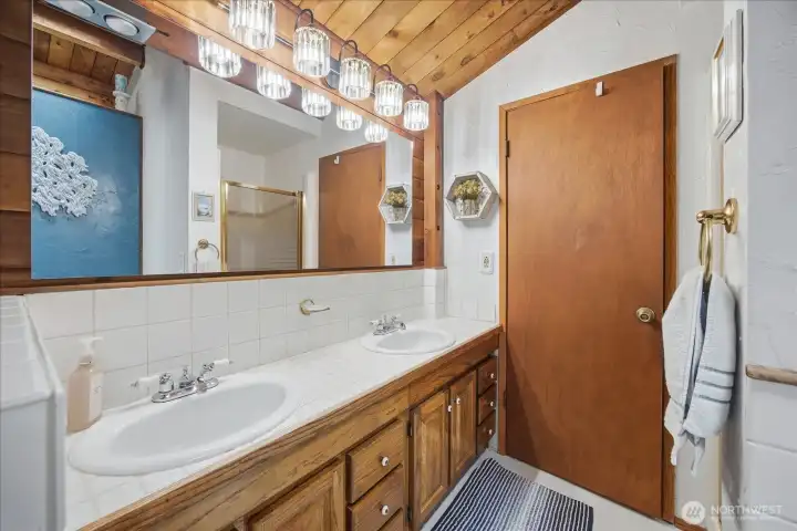 Spacious bath with separate tub and shower Spacious bath with separate tub and shower
