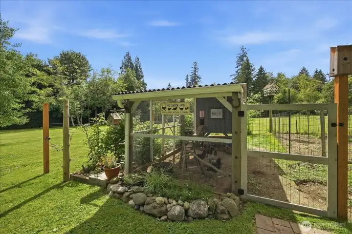 Charming chicken coop Charming chicken coop