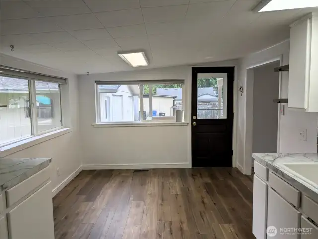 Entry from covered porch into the dining area & kitchen.#1003 Irving St.