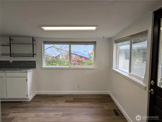 dining area. #1003 Irving St.