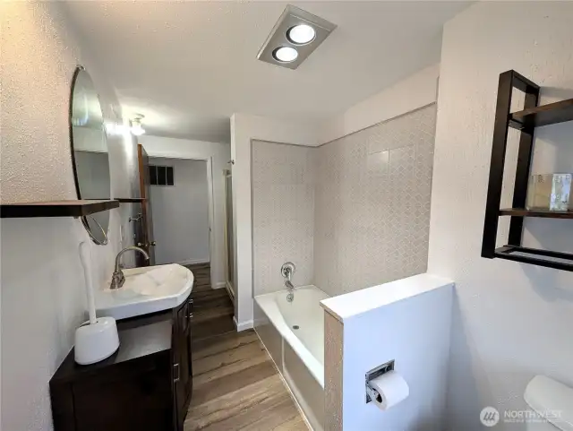 New, tile tub surround. #1003 Irving St.