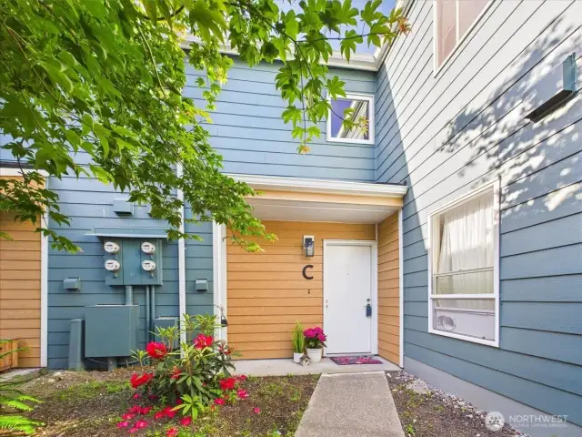 This cute Town home located in Longfellow Run complex is waiting for a new owner.
