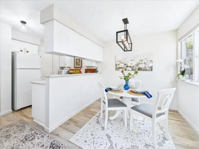The dining room allows for many configurations of Funishings. A breakfast nook? A round table? A square or rectangle table? What do you prefer?