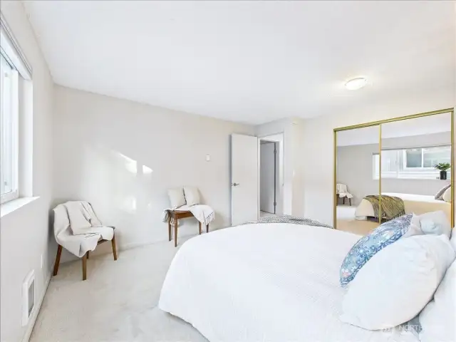 The neutral color pallet allow you to keep this cool and calm or it can be spruced up with colorful accents if that is what strikes your fancy.