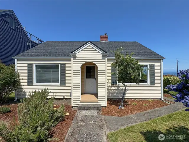 Welcome to 1025 W 6th Street, Port Angeles, WA!