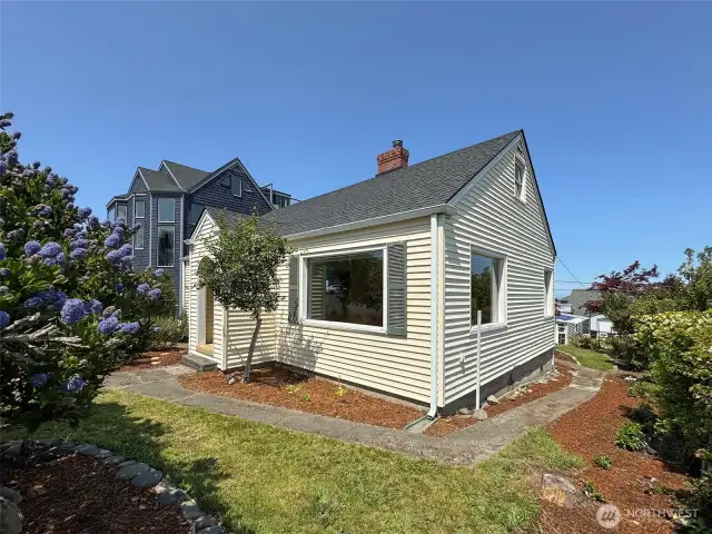 Classic Home in Great Neighborhood