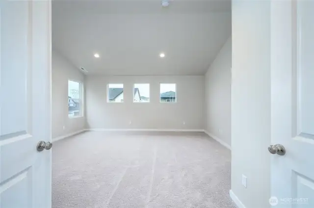 Images are representative of the floor plan and may vary by location and selected finishes.