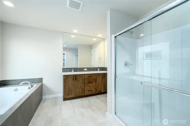 Images are representative of the floor plan and may vary by location and selected finishes.