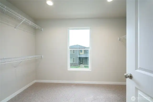 Images are representative of the floor plan and may vary by location and selected finishes.