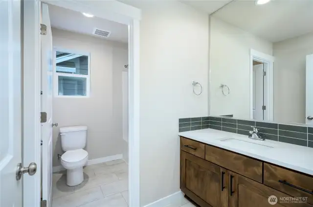 Images are representative of the floor plan and may vary by location and selected finishes.