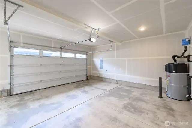 Images are representative of the floor plan and may vary by location and selected finishes.