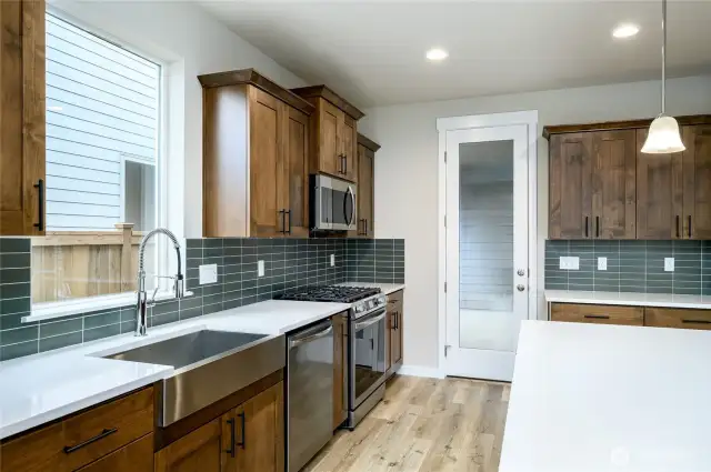 Images are representative of the floor plan and may vary by location and selected finishes.