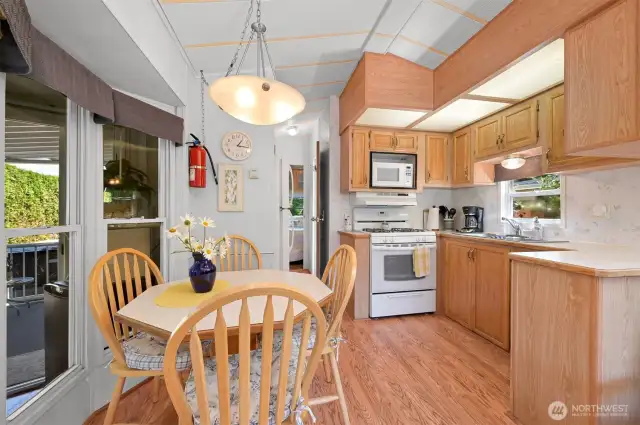 Plenty of storage & cooking space here!