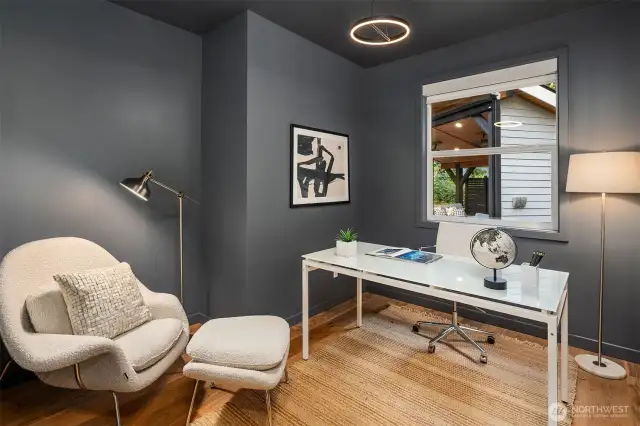 Serene and cozy office, ideal for quiet work or reflection