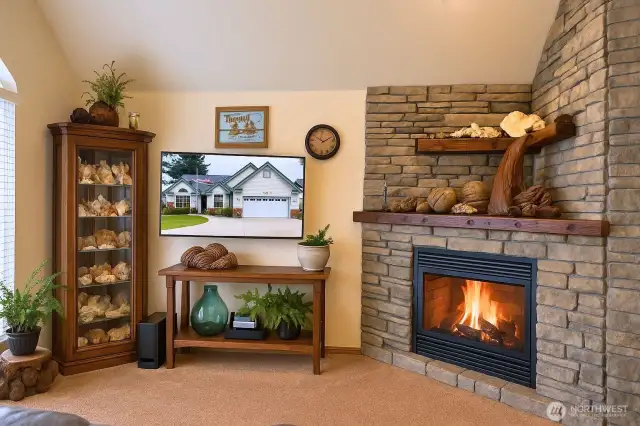 Spacious and cozy Living room