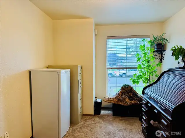 3rd bedroom perfect for office or craft/sewing room