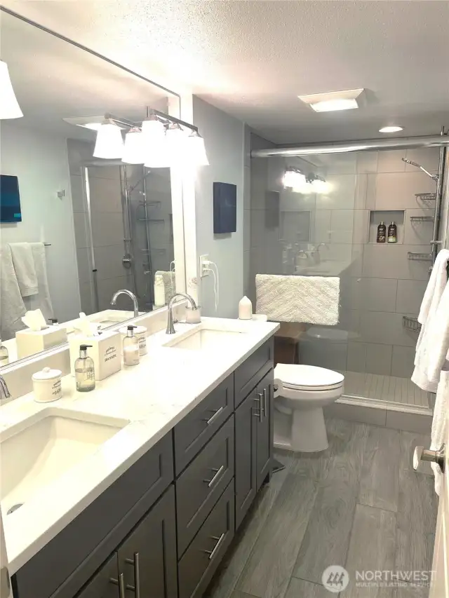 Gorgeous Ensuite Primary Bath with Double Sinks