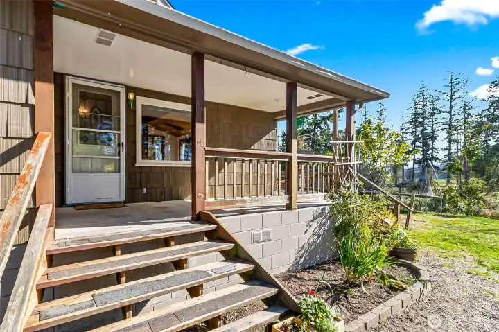 Front deck entryway