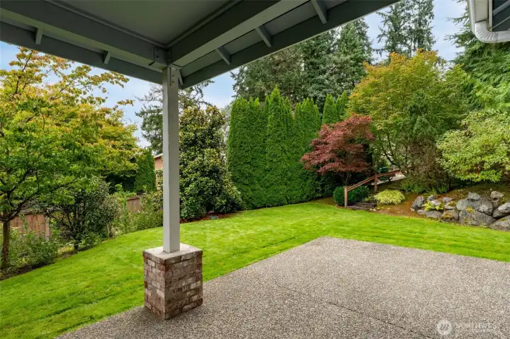Back patio with plenty of space
