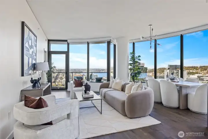 Panoramic views of Lake Union, Space Needle, and mountains!
