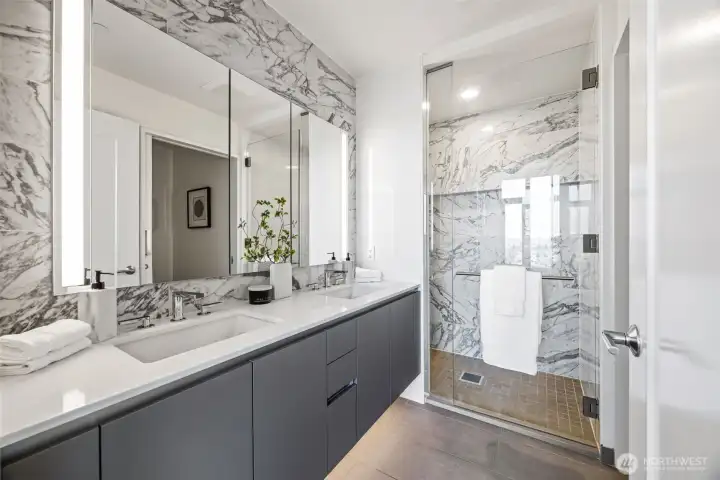 Primary en suite bathroom
