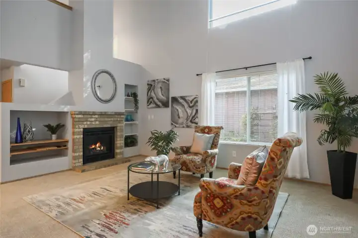 High ceiling definitely creates a feeling of spaciousness!