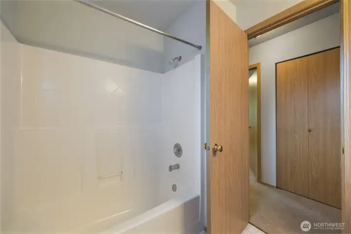 Another view of main hallway bath ...