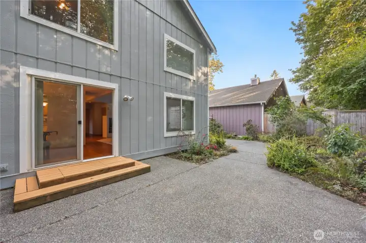 Lovely patio area!!  Crawl space is built into the steps...