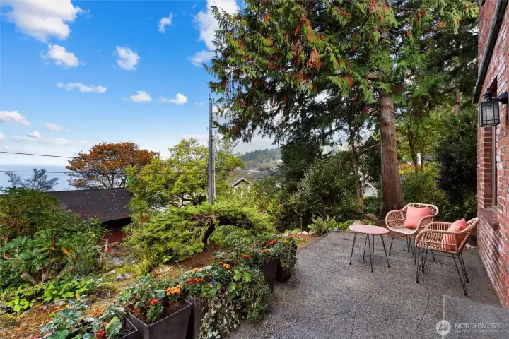 Entertain among the trees while enjoying the sounds of the ocean and calling seagulls.