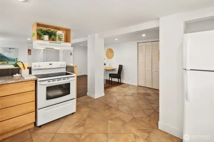 Lower level open floor kitchen and dining area