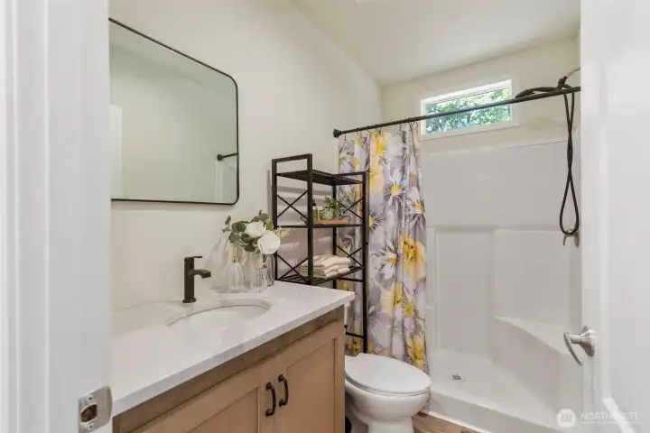 Guest 3/4 bath.