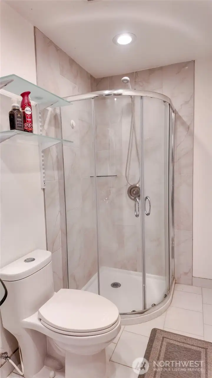 Full bath 1