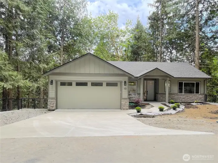 2800+ sq.ft to love! 2800+ sq.ft to love!