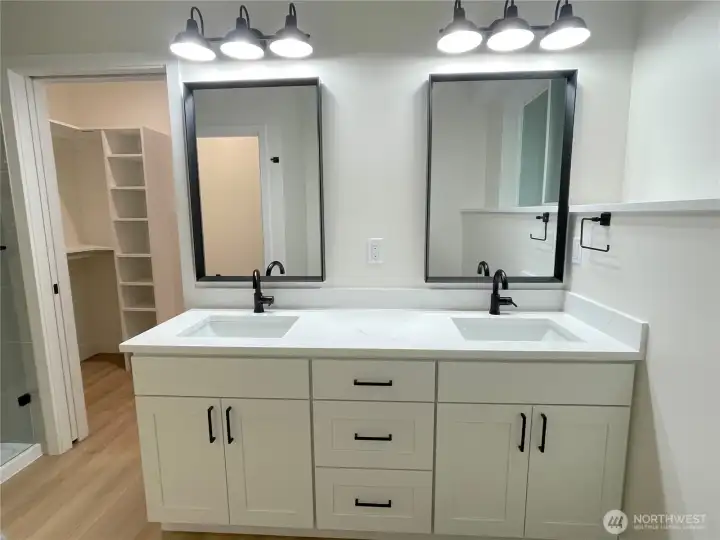 master bathroon master bathroon
