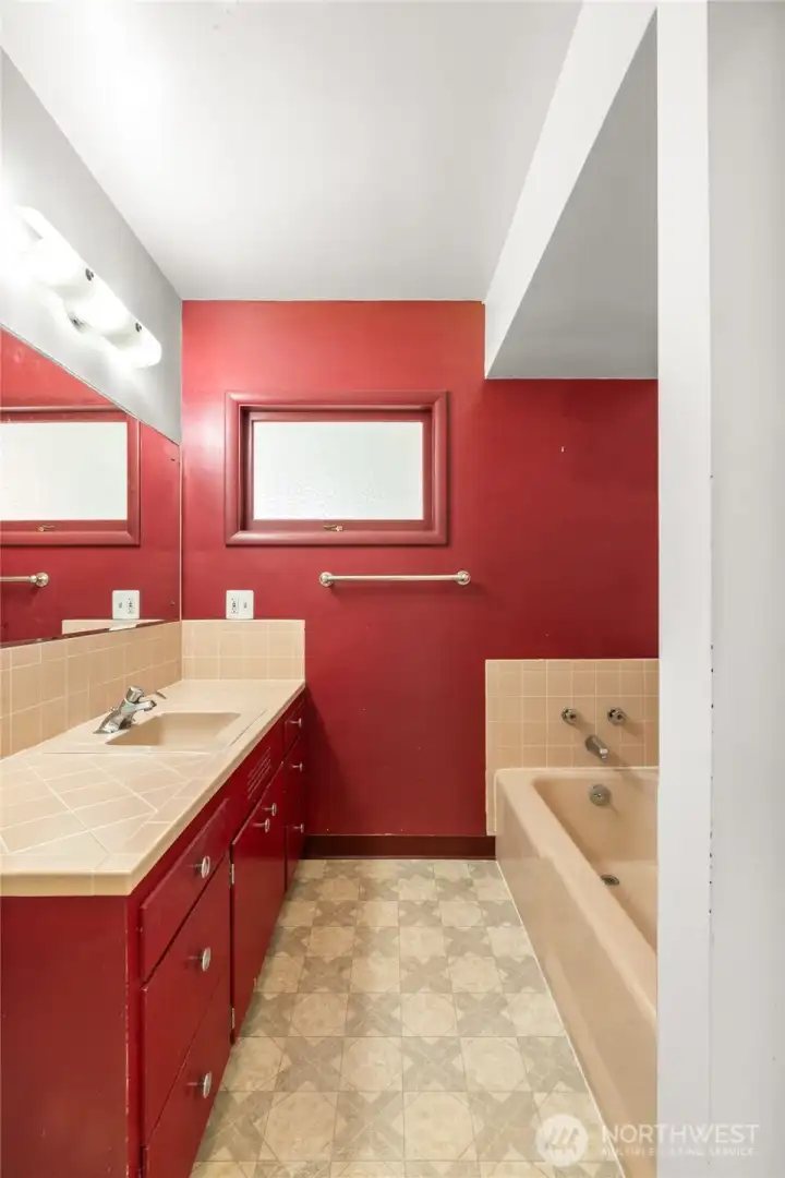 Main - Bathroom Main - Bathroom