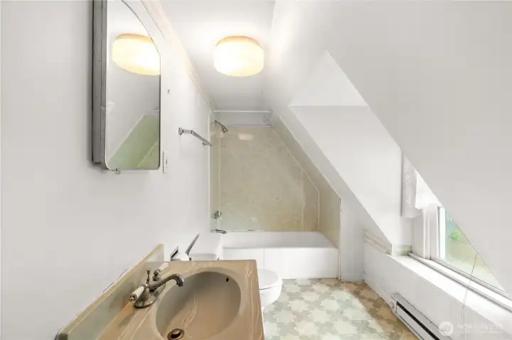 upstairs - bathroom upstairs - bathroom