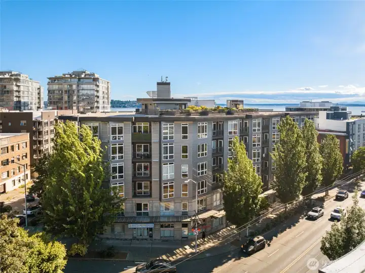 Perfectly positioned so close to the Seattle Waterfront and the Space Needle. Perfectly positioned so close to the Seattle Waterfront and the Space Needle.