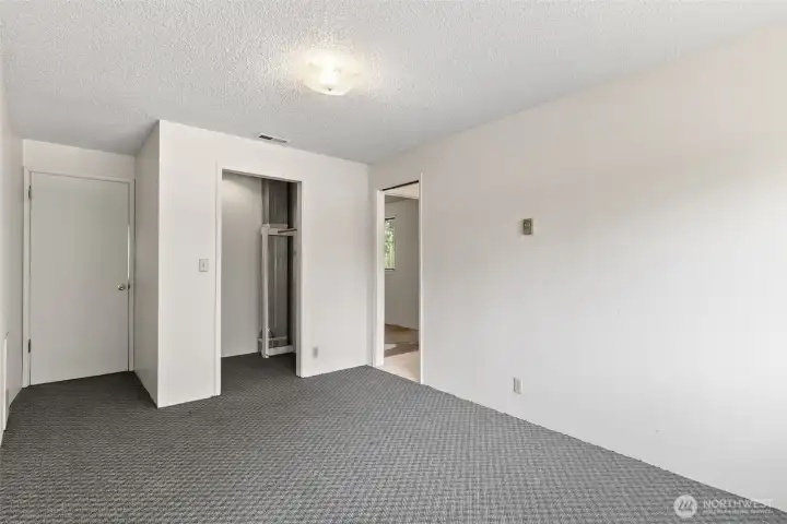 Upper bedroom Upper bedroom