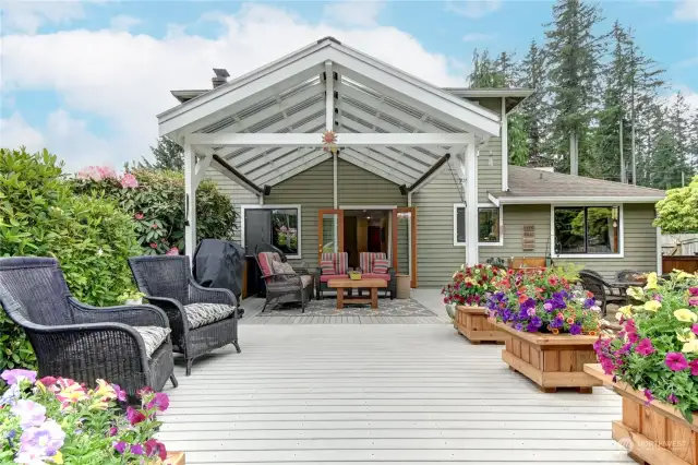 This back deck will not disappoint!