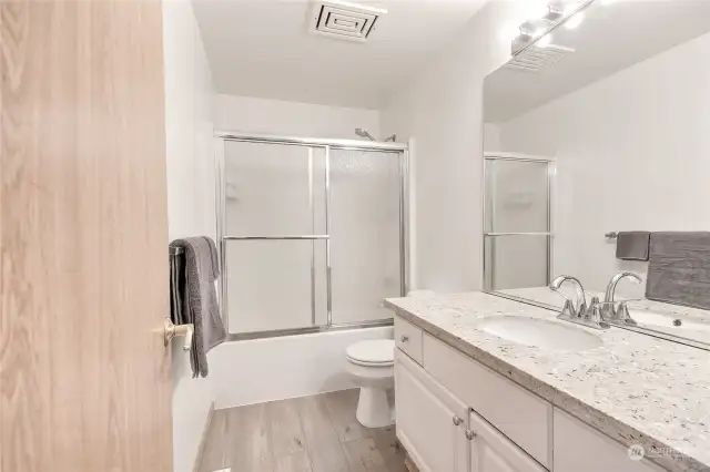 Hall bathroom with LVP flooring & quartz countertops