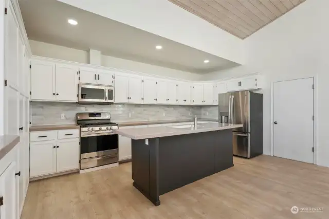 Tons of storage space in the kitchen.