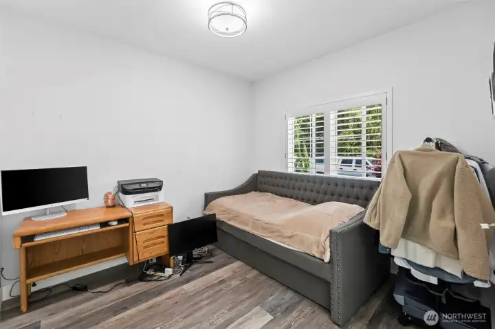 Office/Den/3rd bedroom