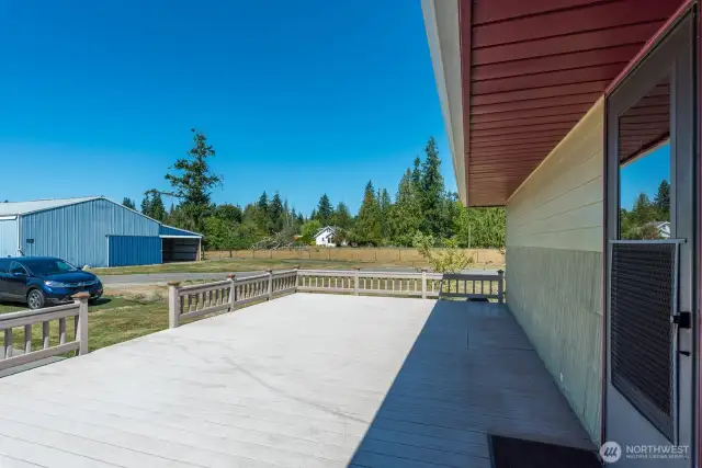 Great deck to entertain