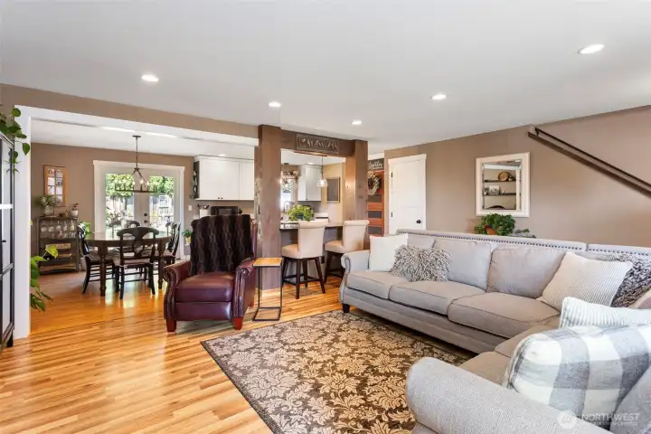 Living Room/Dining Room - great setup for entertaining