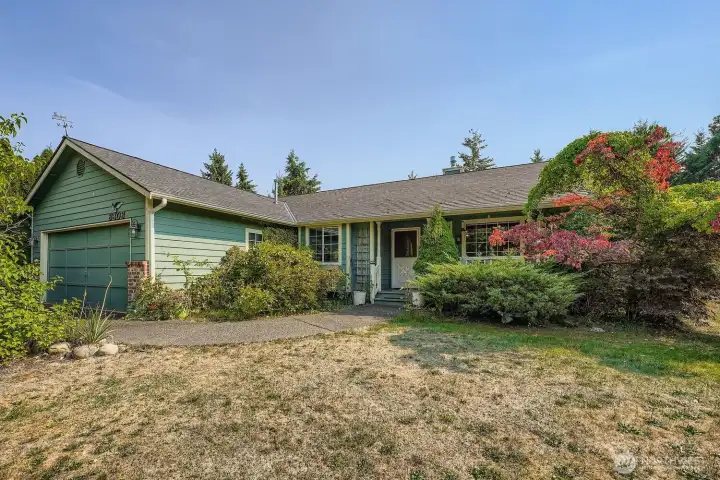 This is a wel built home nestled on 1 acre in a beautiful well kept neighborhood in Chateau Woods.