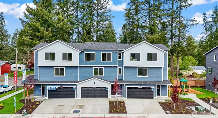 Photographs are for illustrative purposes only. Features, finishes, interior/exterior colors, landscaping and floorplan shown may vary from actual homes built.