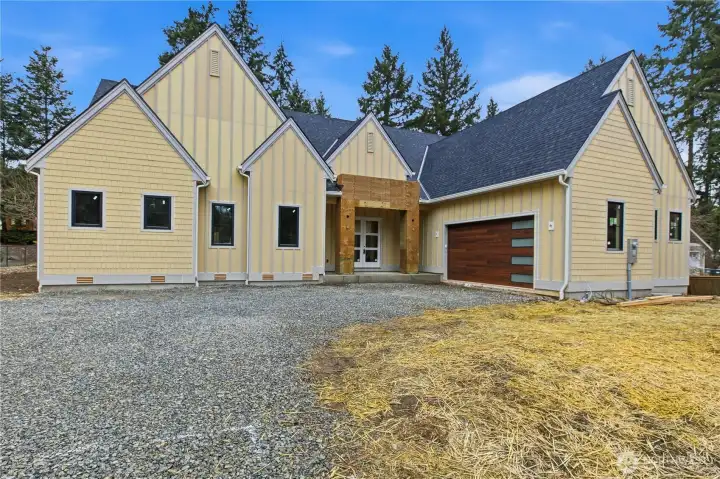 Beautiful Graham rambler on 1/3 acre